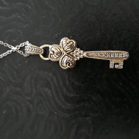 key pendant necklace - Picture 2 of 4